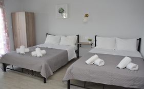 Gatos Studios & Apartments